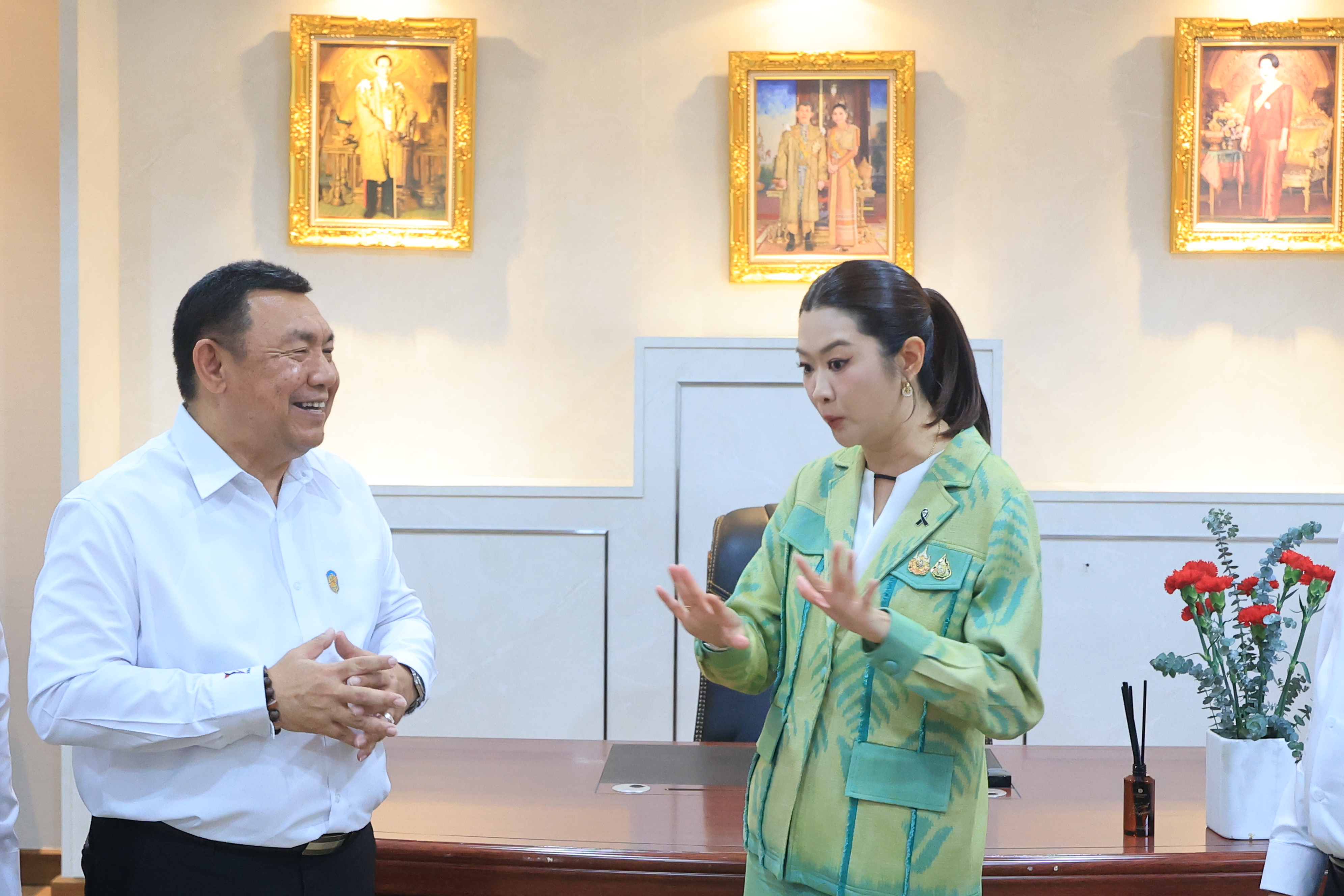 title - คณะผู้บริหาร ส.ป.ก. ร่วมแสดงความยินดีในโอกาสเข้ารับตำแหน่งของรัฐมนตรีว่าการกระทรวงเกษตรและสหกรณ์ และรัฐมนตรีช่วยว่าการกระทรวงเกษตรและสหกรณ์ 